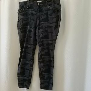 PRICE DROP!!~WilliamRast Camo skinny jeans